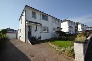 Spacious 4-Bedroom Family Home in Giffnock Glasgow - Pollokshaws - 9