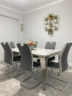 Spacious 4-Bedroom Family Home in Giffnock Glasgow - 4