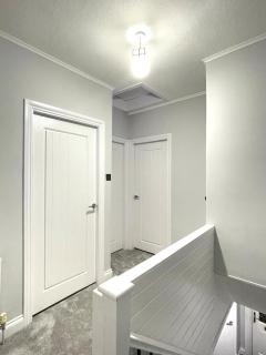 Spacious 4-Bedroom Family Home in Giffnock Glasgow - 5