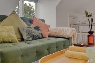 Penthouse Hideaway in Bromley 1BR Free Parking - - 1