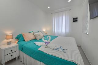 Hotel experience with daily housekeeping and laundry - 6