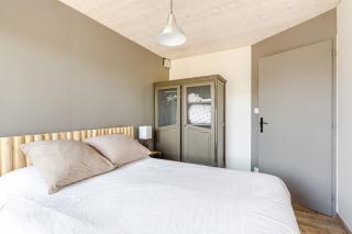 Diane - Beach, Wi-Fi, sleeps 6, Modern and Neat - 2