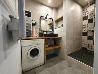 Diane - Beach, Wi-Fi, sleeps 6, Modern and Neat - 1