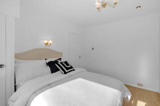 Serenity Retreat in Dagenham - 7