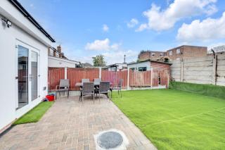 Serenity Retreat in Dagenham - 5