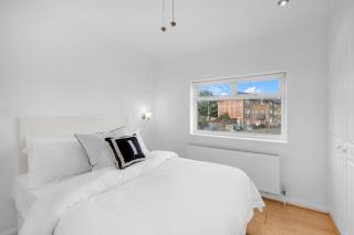 Serenity Retreat in Dagenham - 4