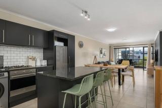 Modern 2 Bed Century City Apartment, Pool and Braai - 8