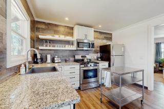 Manzanita Holiday 1 - 2