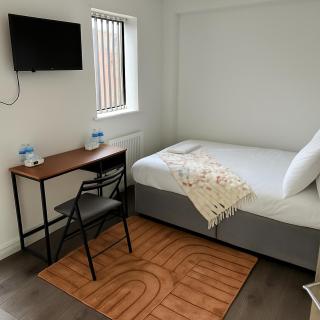 City Centre Room - Walk to Station - Fast Wi-Fi - 2