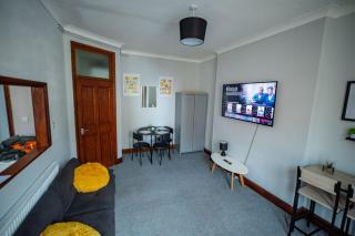 Sea View One Bedroom Apartment in Lowestoft by Eason Stays, Ideal For Weekend Getaways & Business Travellers - with Free parking! - 8