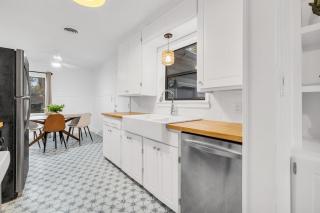 Modern King Bed 5 mins to Downtown - 3