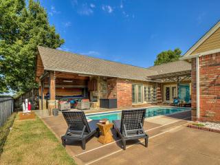 The Big Friendly - A family retreat, heated pool, hot tub, game room minutes away from DT OKC - 7