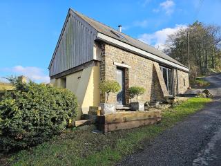 The Stone Barn, Eco Friendly, Wood-Fired Hot Tub - 3