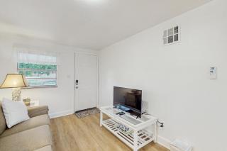 Suite West B - 6