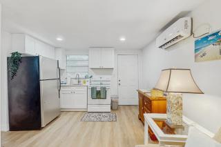 Suite West B - 5