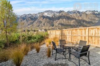 Stunning Remarkable View with Private Entrance - 9