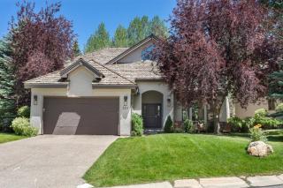 Luxury Home 300 Meters from Arrow Bahn Lift, 6 Bedrooms with 4 Kings, Game Room - 0