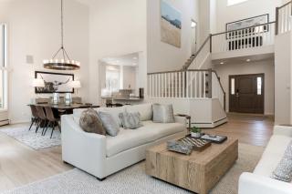 Luxury Home 300 Meters from Arrow Bahn Lift, 6 Bedrooms with 4 Kings, Game Room - 2