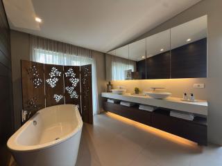 Elegant Designer Villa in a Peaceful Neighborhood - 1