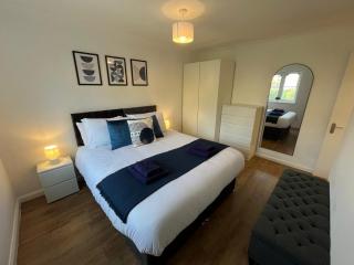 Modern 2 bedroom apartment with private parking - Slough - 8
