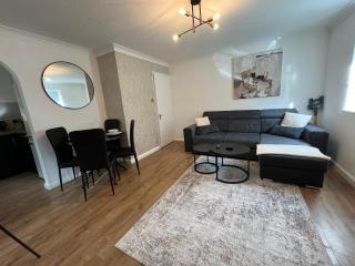 Modern 2 bedroom apartment with private parking - 1