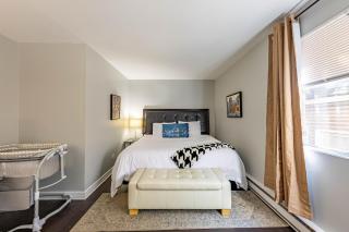 Tree-Lined Serenity Condo in Forest Park, Near Train & Madison St - 3