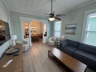 Family & Pet-Friendly - Walk to Beach & Pier - 7