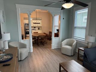 Family & Pet-Friendly - Walk to Beach & Pier - 4