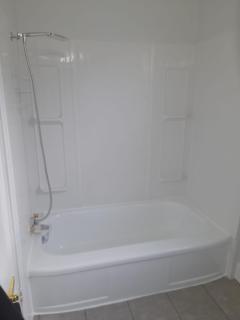 Bright & Chic 3-Bedroom Unit for Family or Business by UofA Whyte Ave Downtown in Edmonton - 8