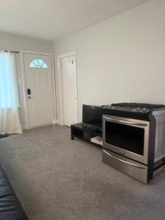 Bright & Chic 3-Bed Unit for Family or Business by UofA, Whyte Ave, Downtown in Edmonton - Edmonton - 3