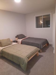 Bright & Chic 3-Bed Unit for Family or Business by UofA, Whyte Ave, Downtown in Edmonton - Edmonton - 6