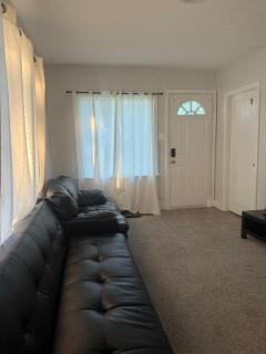 Bright & Chic 3-Bed Unit for Family or Business by UofA, Whyte Ave, Downtown in Edmonton - 2
