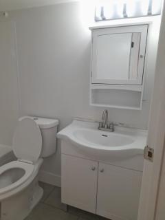 Bright & Chic 3-Bed Unit for Family or Business by UofA, Whyte Ave, Downtown in Edmonton - 1