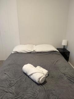 Bright & Chic 3-Bed Unit for Family or Business by UofA, Whyte Ave, Downtown in Edmonton - Edmonton - 5