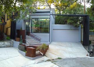Modern home at Oaks Hill Country Club - 4