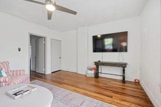 The Tarpon Flat Bright 1BR Downtown Retreat - 5
