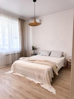 Central Apartment with Mountain View - Almaty - 4