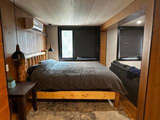 Beamsville Modern Rustic Suites - 7
