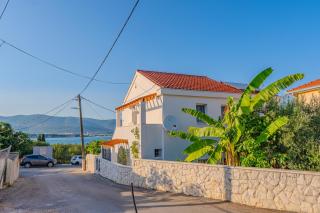 Family-friendly apartments with swimming pool Arbanija, Ciovo - 11789 - 8