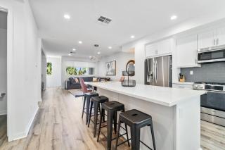 NoHo Modern Townhouse with Gorgeous Rooftop - 0