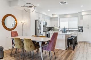 NoHo Modern Townhouse with Gorgeous Rooftop - 3