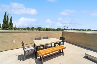 NoHo Modern Townhouse with Gorgeous Rooftop - 2