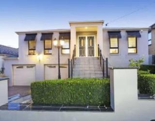 Charming Bay-View home - 9
