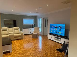 Charming Bay-View home - 3