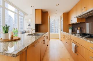 Modern and Spacious 2BR Apartment in Coal Harbour - Vancouver - 3
