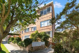 Bright Mosman Apartment with Onsite Parking - 6