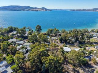 Coningham Beach House - 3 Bedrooms - 2