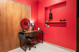 Red Vibe Music Decor with King Bed plus Parking plus Home Office - Durango - 4