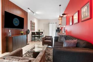 Red Vibe Music Decor with King Bed plus Parking plus Home Office - Durango - 2