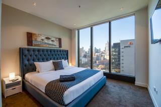 Freshwater PL - Stylish City View 17th Floor Apartment with Balcony - 4
